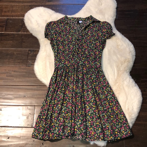 H&M Dresses & Skirts - H & M Floral Collard Short Sleeve Dress with Flow